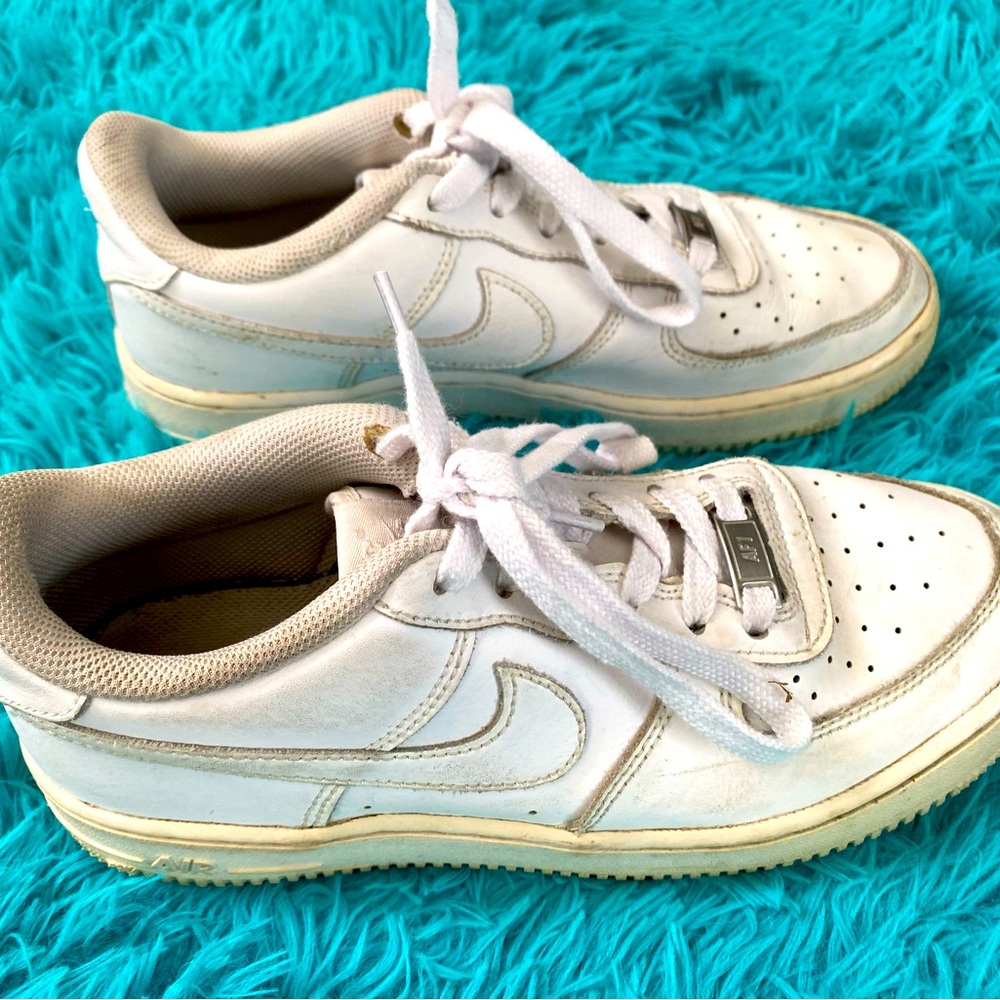 Nike white Air Force 1s, men’s size 6 US, size 38.5 EUR.